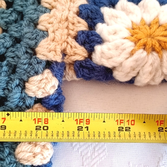 NEW Crochet Granny Squares Daisies Chunky Handknitted Sweater Size M Blue Cream - Picture 13 of 14